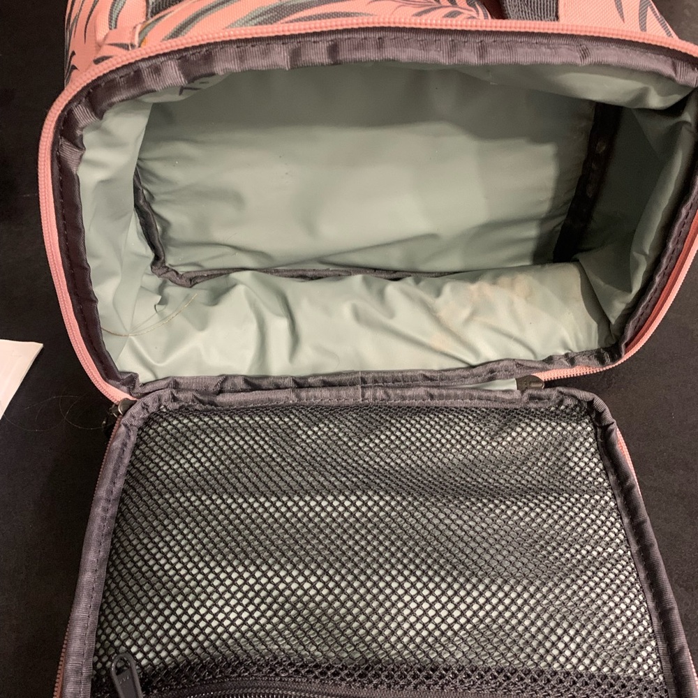 Pink Roxy lunchbox - Picture 3 of 4